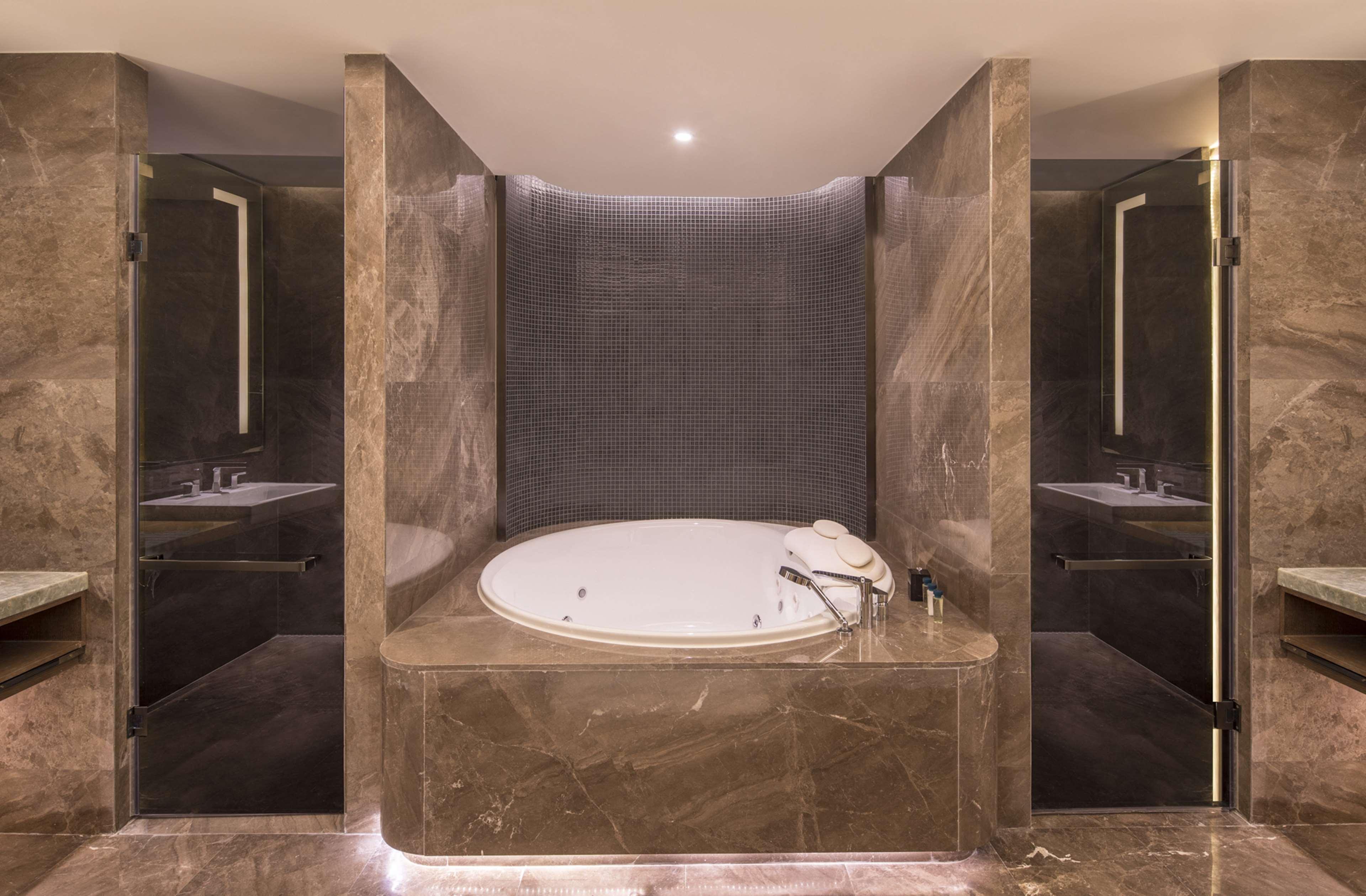 Doubletree By Hilton Hotel Shenzhen Longhua, Near Huawei, Foxcnn, Shenzhen North Railway, Uniwalk & Uniworld Shopping Mall, Sam'S Club Extérieur photo