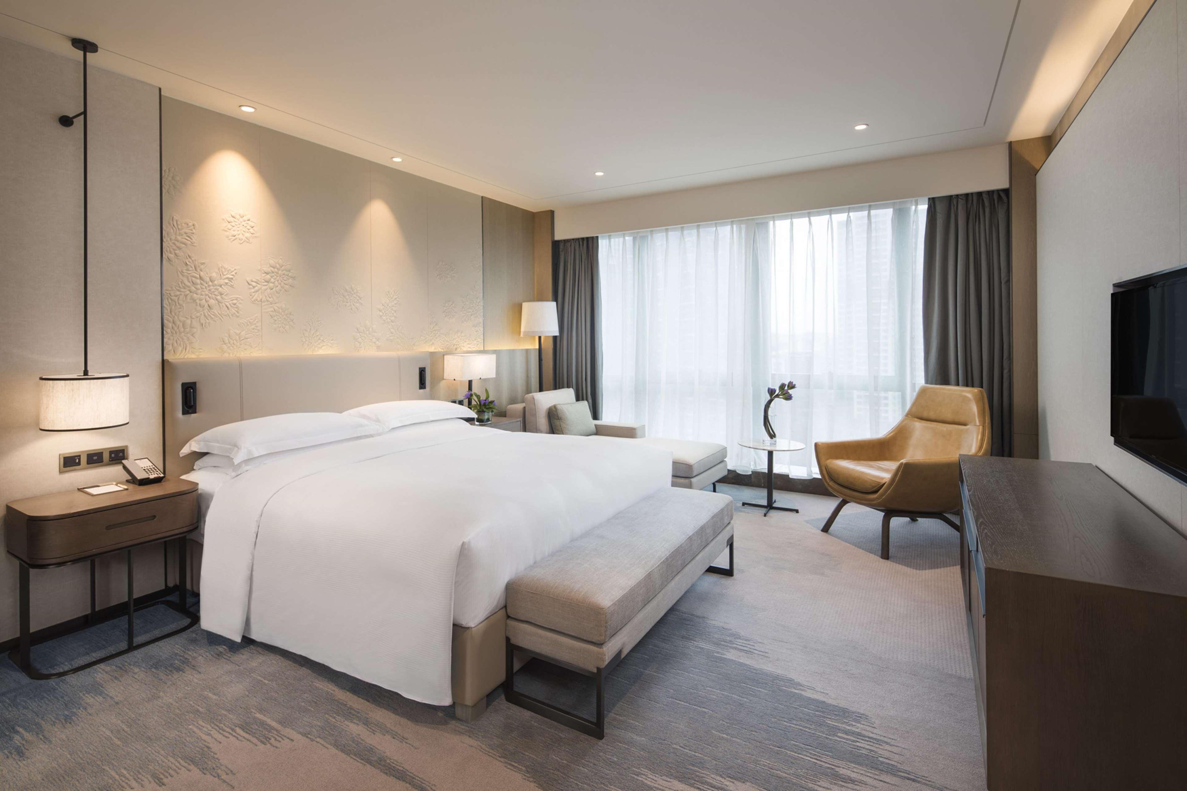 Doubletree By Hilton Hotel Shenzhen Longhua, Near Huawei, Foxcnn, Shenzhen North Railway, Uniwalk & Uniworld Shopping Mall, Sam'S Club Extérieur photo