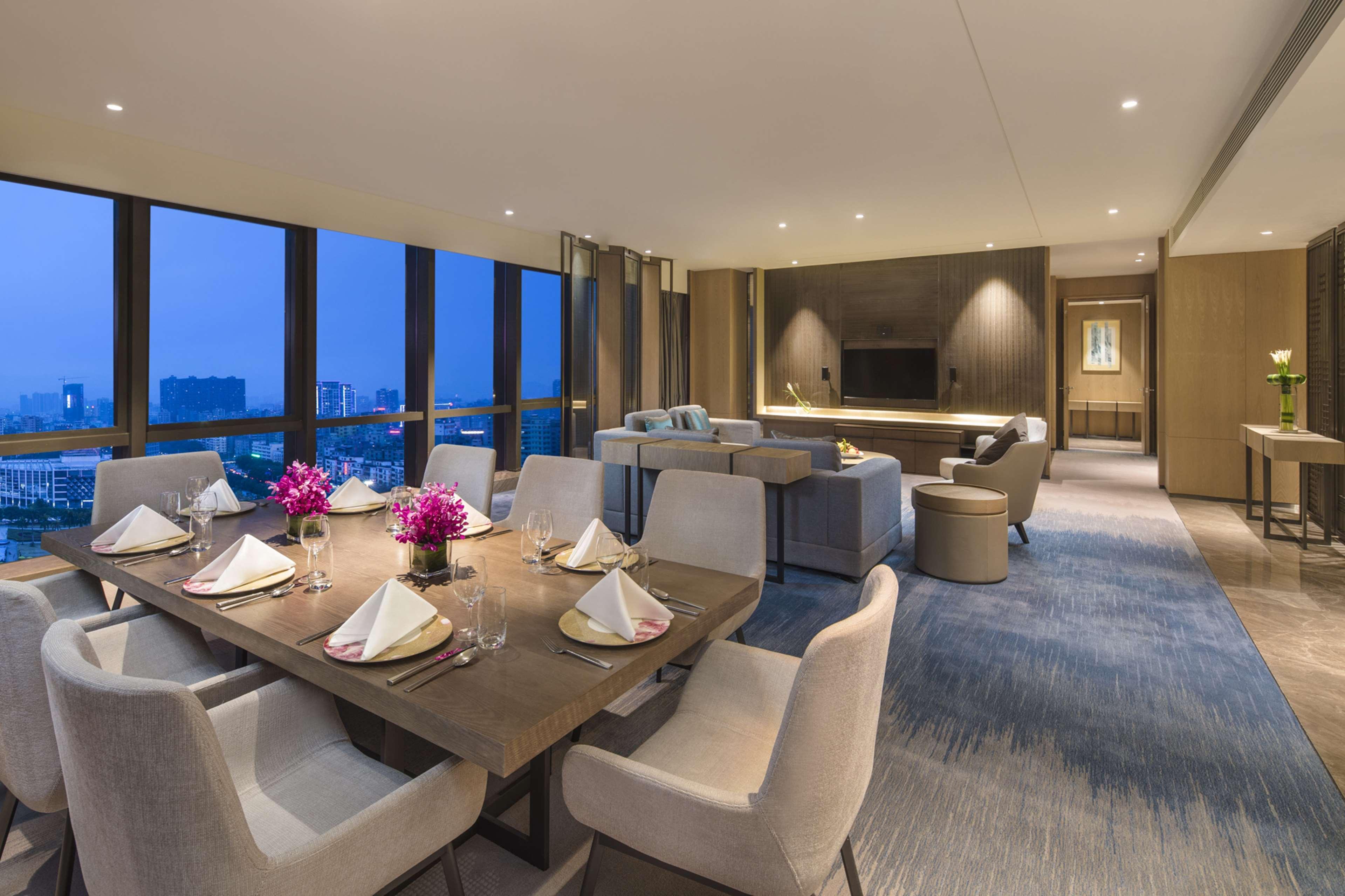 Doubletree By Hilton Hotel Shenzhen Longhua, Near Huawei, Foxcnn, Shenzhen North Railway, Uniwalk & Uniworld Shopping Mall, Sam'S Club Extérieur photo