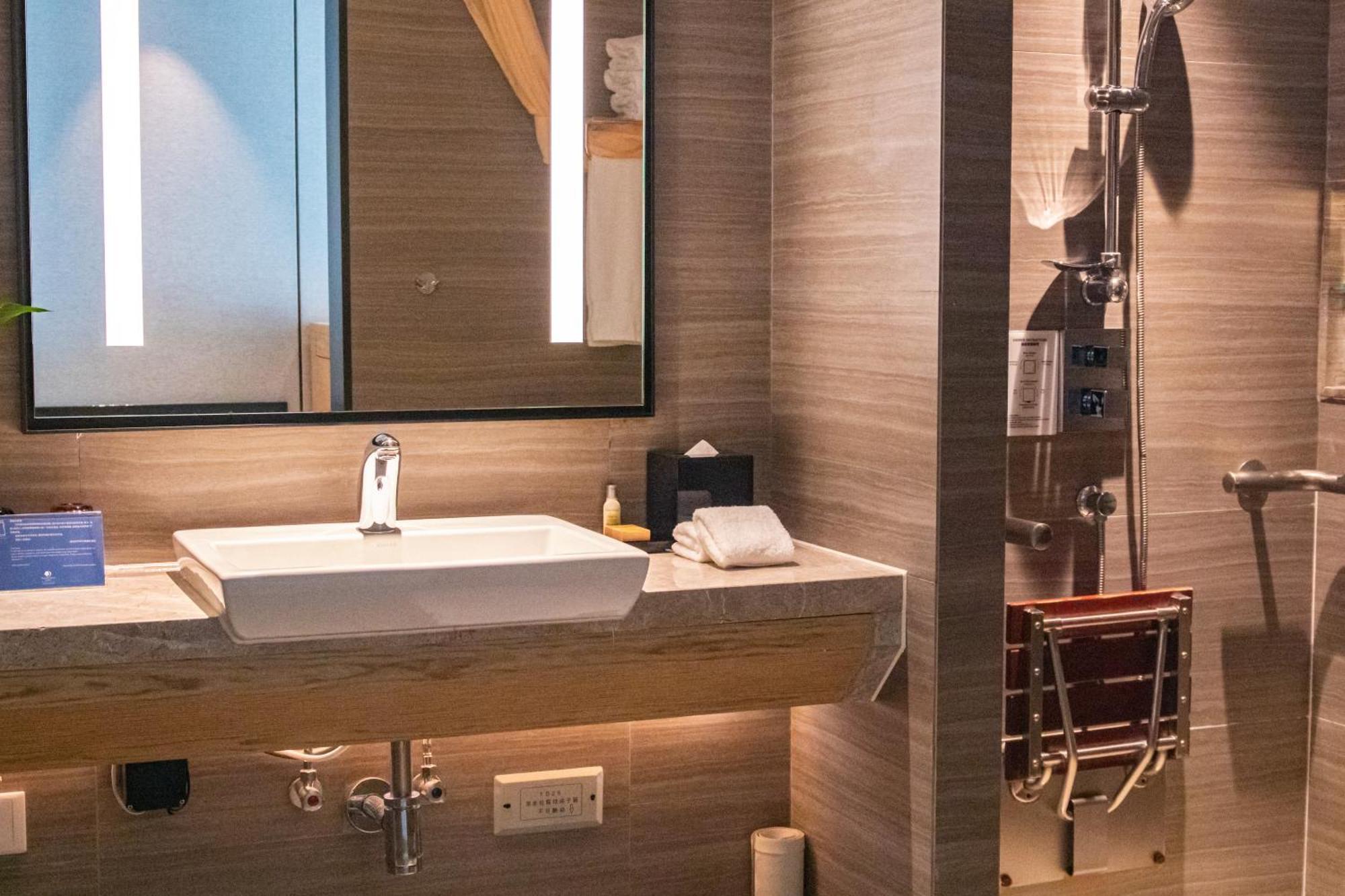 Doubletree By Hilton Hotel Shenzhen Longhua, Near Huawei, Foxcnn, Shenzhen North Railway, Uniwalk & Uniworld Shopping Mall, Sam'S Club Extérieur photo